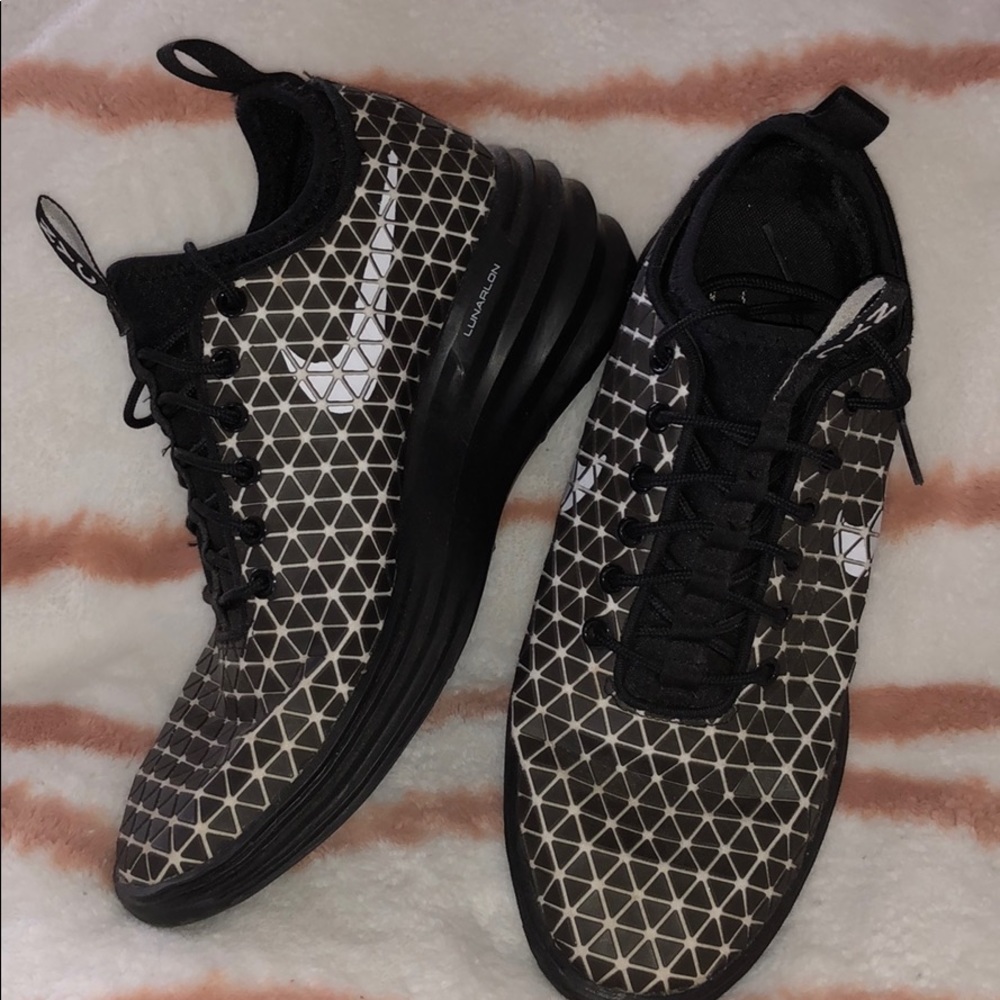 Nike NYC Lunarlon tennis shoes